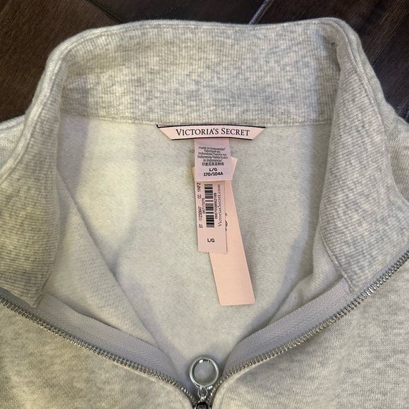 Victoria Secret Sweaters Size L - Picture 6 of 7